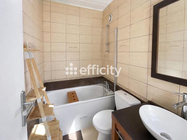 Appartement
         2 pièces
        - 60 m² 129 900 € *