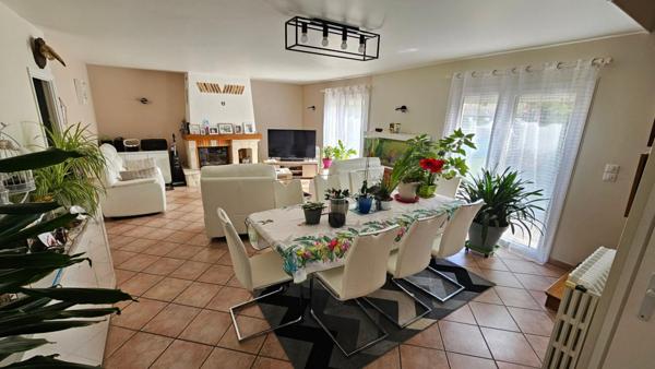 Houdan 1 mn / Maison familiale et lumineuse / 5 chambres