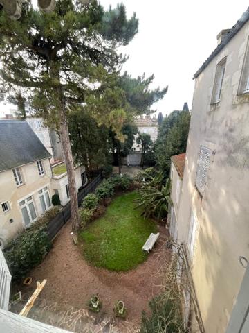 A VENDRE CENTRE VILLE LA ROCHELLE  APPARTEMENT T3 d'environ 92m²