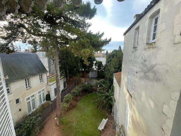 A VENDRE CENTRE VILLE LA ROCHELLE  APPARTEMENT T3 d'environ 92m²