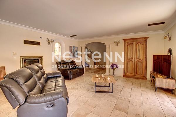 A VENDRE VIDAUBAN - Maison DE 215m²- piscine à débordement - vue panoramique