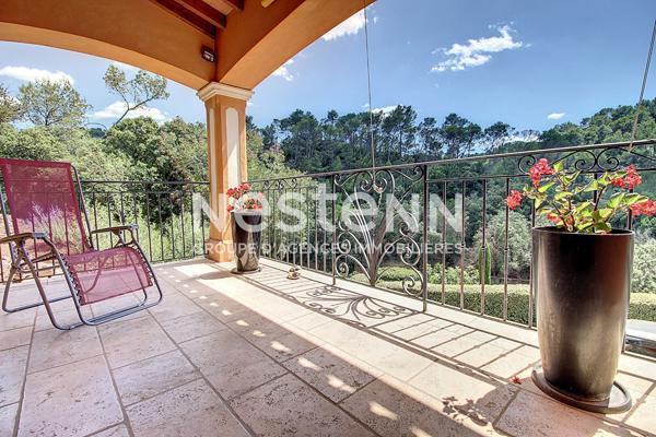 A VENDRE VIDAUBAN - Maison DE 215m²- piscine à débordement - vue panoramique