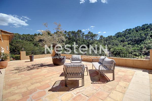 A VENDRE VIDAUBAN - Maison DE 215m²- piscine à débordement - vue panoramique