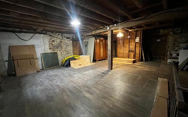 Maison à vendre    6 pièces • 298 m2 Saint-Laurent-sur-Gorre