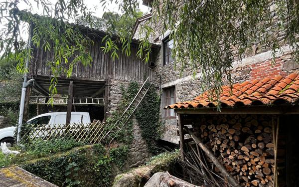 Maison à vendre    6 pièces • 298 m2 Saint-Laurent-sur-Gorre