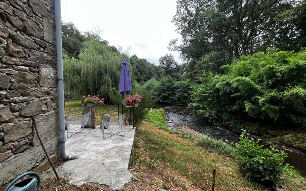 Maison à vendre    6 pièces • 298 m2 Saint-Laurent-sur-Gorre