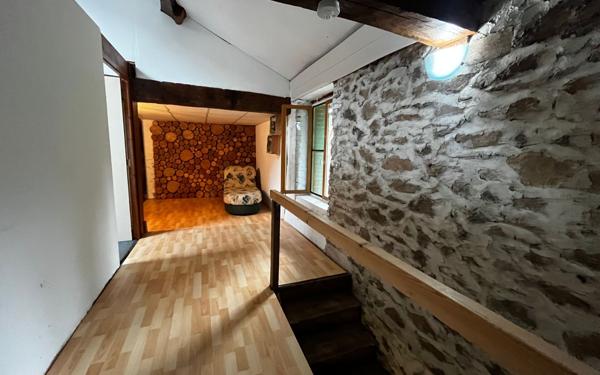 Maison à vendre    6 pièces • 298 m2 Saint-Laurent-sur-Gorre