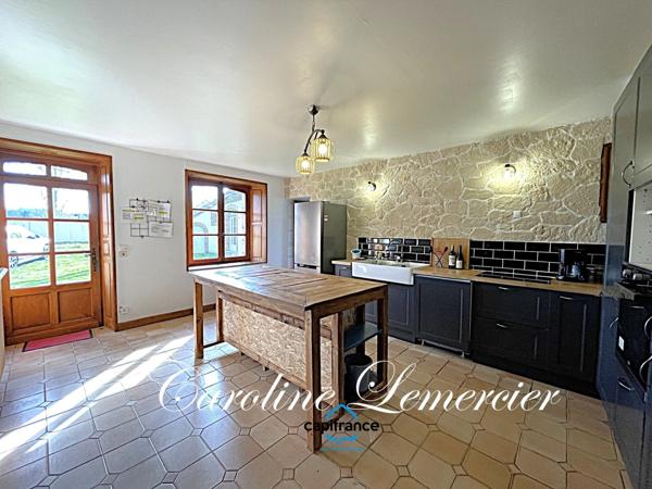 Dpt Sarthe (72), à vendre proche de Connerré FERMETTE en campagne 294 m² habitables , 6 chambres , terrain de 1500 M²