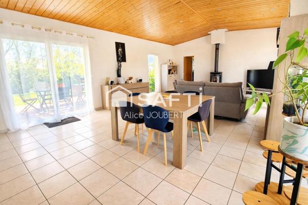 Espace et luminosité pour cette maison composée de 4 chambres + garage.