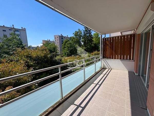 Appartement T4 avec balcon, cave, double garage, proche du lac