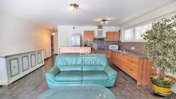 Appartement T4 avec balcon, cave, double garage, proche du lac