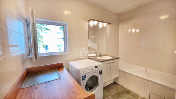 Appartement T4 avec balcon, cave, double garage, proche du lac