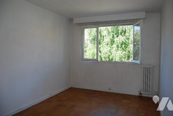 SURESNES - MONT-VALÉRIEN - Appt 2 pièces, 2ème étage, cave, parking - Station Suresnes Longchamp