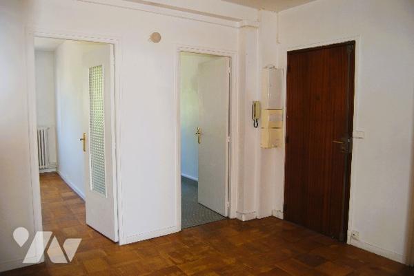 SURESNES - MONT-VALÉRIEN - Appt 2 pièces, 2ème étage, cave, parking - Station Suresnes Longchamp