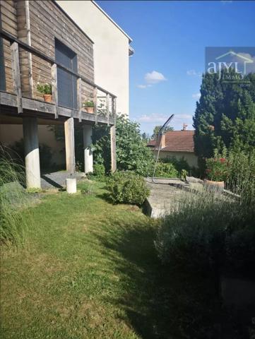 Maison
         7 pièces
        - 177 m² 490 000 € *