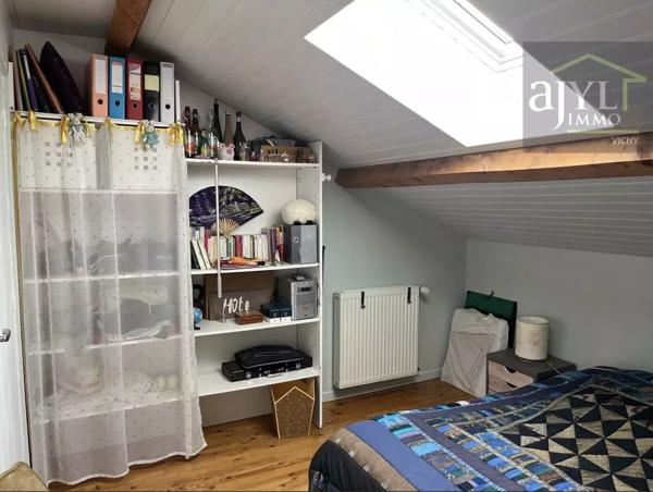 Maison
         7 pièces
        - 177 m² 490 000 € *