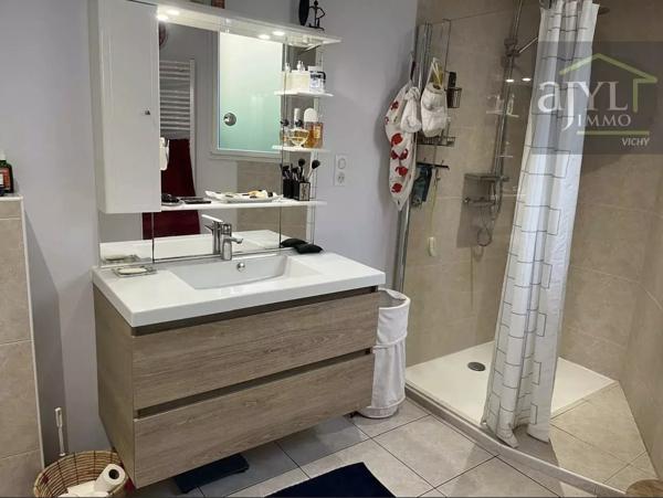 Maison
         7 pièces
        - 177 m² 490 000 € *