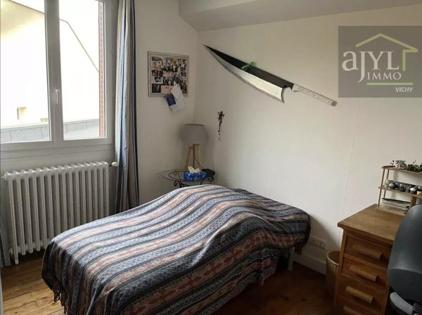 Maison
         7 pièces
        - 177 m² 490 000 € *