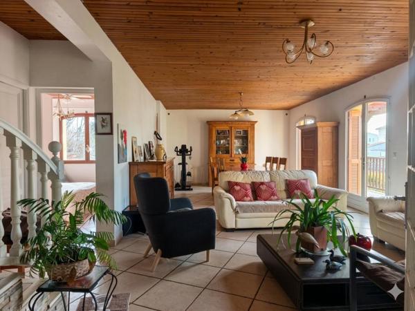 Maison familiale à Lattes avec studio indépendant et piscine