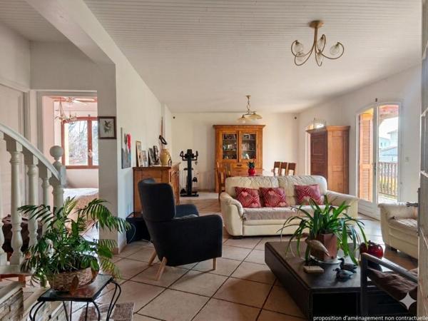 Maison familiale à Lattes avec studio indépendant et piscine