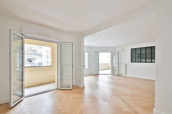 Appartement Courbevoie 4 pièces 84 m2 Faubourg de l'Arche DPE C terrasse double séjour
