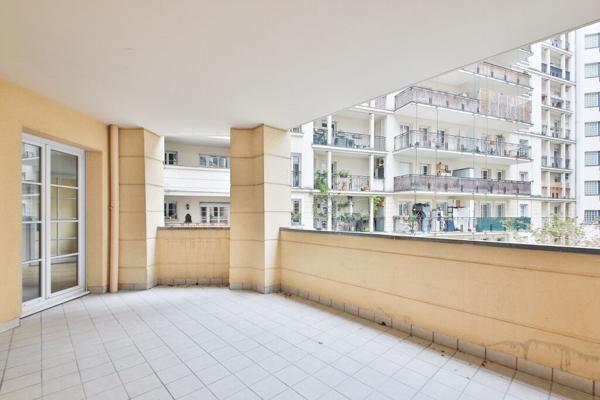Appartement Courbevoie 4 pièces 84 m2 Faubourg de l'Arche DPE C terrasse double séjour