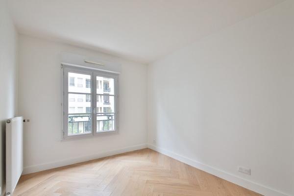 Appartement Courbevoie 4 pièces 84 m2 Faubourg de l'Arche DPE C terrasse double séjour