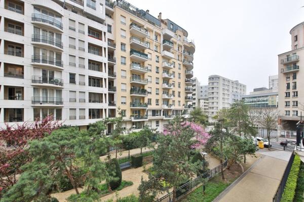 Appartement Courbevoie 4 pièces 84 m2 Faubourg de l'Arche DPE C terrasse double séjour