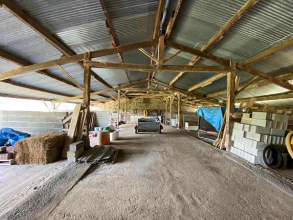Fermette longere 1 hectare 50 2 dependances 430+450 M² 4 chambres