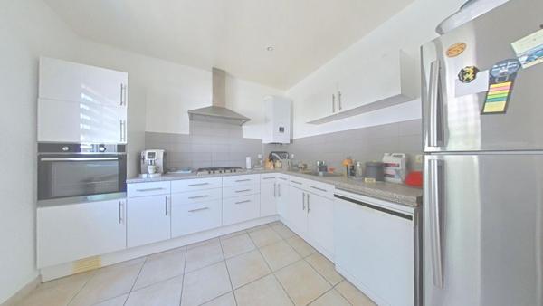 Maison Ouveillan 4 pièce(s) 90 m2, piscine, garage