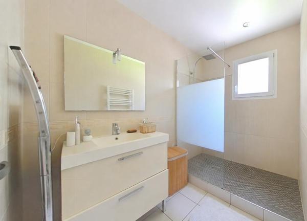 Maison Ouveillan 4 pièce(s) 90 m2, piscine, garage