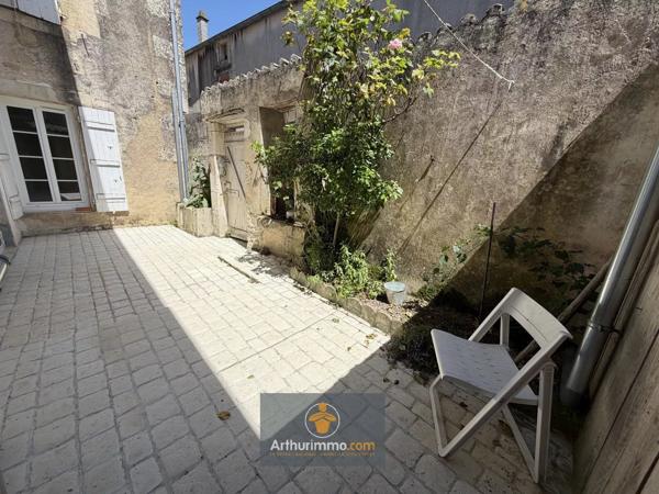 Vente                                                      Maison
                        
                     3 pièces                      61 m2                     à Courçon