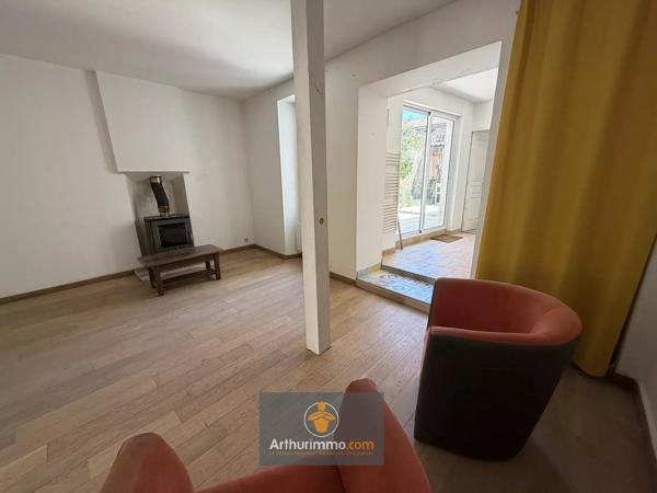 Vente                                                      Maison
                        
                     3 pièces                      61 m2                     à Courçon