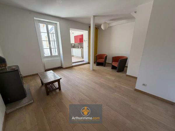 Vente                                                      Maison
                        
                     3 pièces                      61 m2                     à Courçon