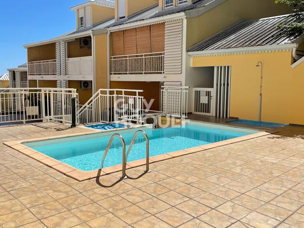 Bellepierre -Studio 31 m² avec varangue, vue mer et piscine