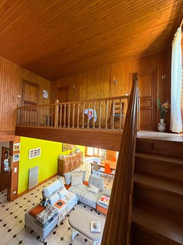 Brie. Maison en pierre de 200 m² sur une parcelle de 3392 m²