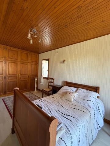 Brie. Maison en pierre de 200 m² sur une parcelle de 3392 m²