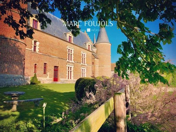 Magnifique petit Château de charme entièrement rénové & classé MH …