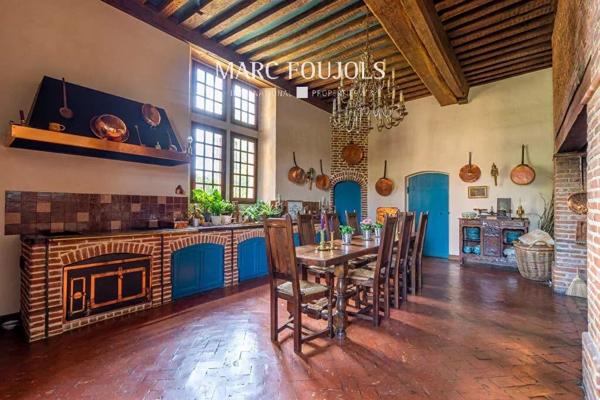 Magnifique petit Château de charme entièrement rénové & classé MH …