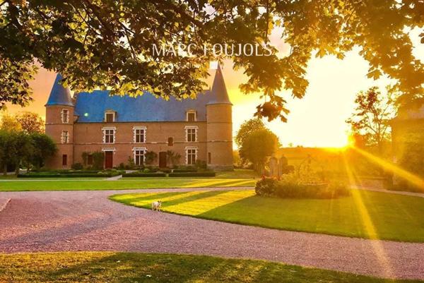 Magnifique petit Château de charme entièrement rénové & classé MH …