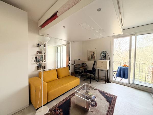 PESSAC - BOUGNARD-  Grand appartement  T1 - 38m2 - Balcon - Dernier étage - Parking