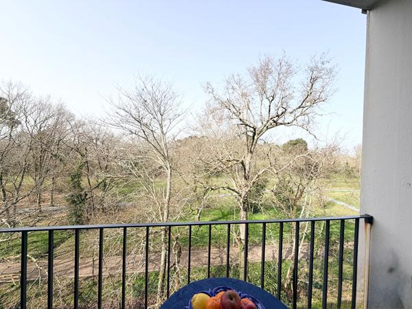 PESSAC - BOUGNARD-  Grand appartement  T1 - 38m2 - Balcon - Dernier étage - Parking