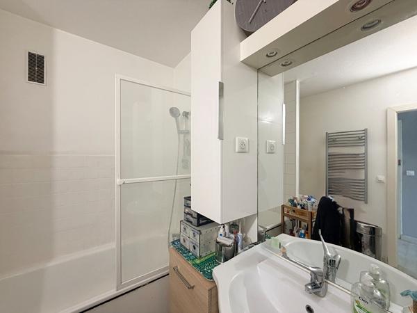 PESSAC - BOUGNARD-  Grand appartement  T1 - 38m2 - Balcon - Dernier étage - Parking