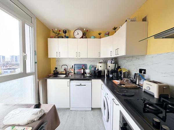 PESSAC - BOUGNARD-  Grand appartement  T1 - 38m2 - Balcon - Dernier étage - Parking
