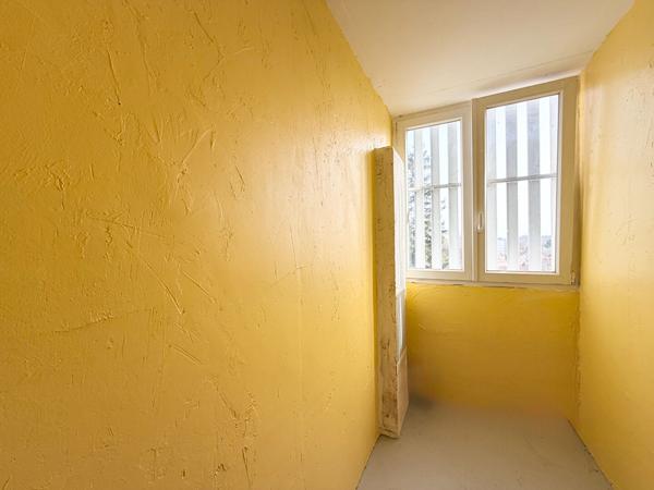 PESSAC - BOUGNARD-  Grand appartement  T1 - 38m2 - Balcon - Dernier étage - Parking