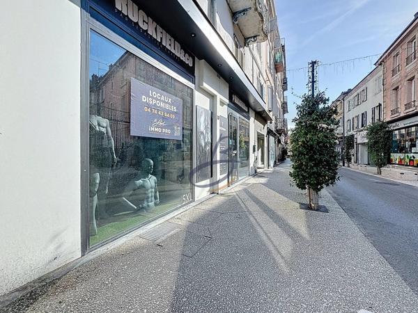 Vente                                                      Local commercial
                        
                     2 pièces                      87 m2                     à Bourgoin-Jallieu