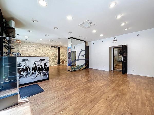 Vente                                                      Local commercial
                        
                     2 pièces                      87 m2                     à Bourgoin-Jallieu