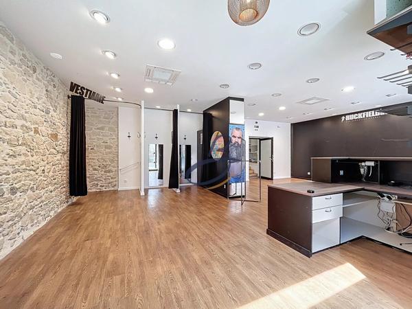 Vente                                                      Local commercial
                        
                     2 pièces                      87 m2                     à Bourgoin-Jallieu