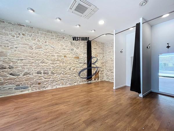 Vente                                                      Local commercial
                        
                     2 pièces                      87 m2                     à Bourgoin-Jallieu