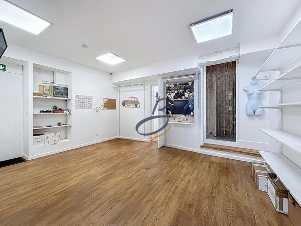 Vente                                                      Local commercial
                        
                     2 pièces                      87 m2                     à Bourgoin-Jallieu